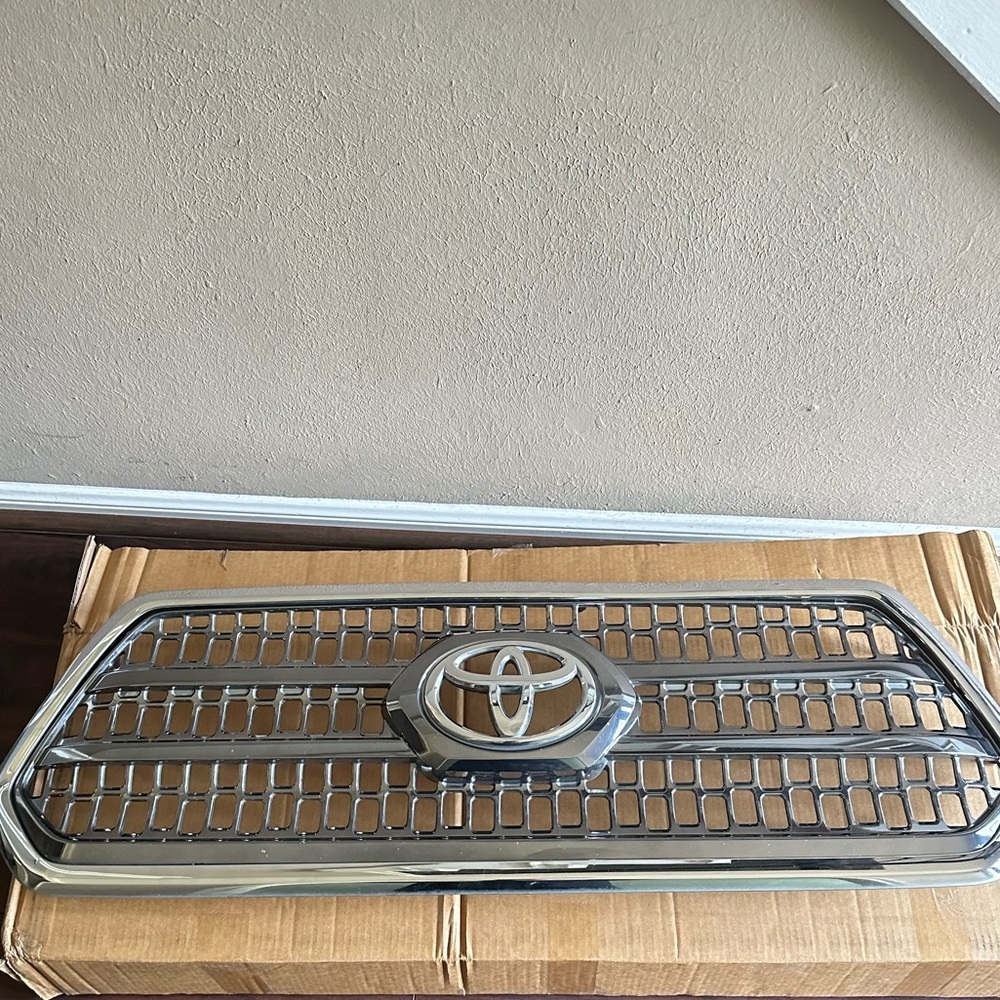 Toyota Tacoma 2016 chrome Grille